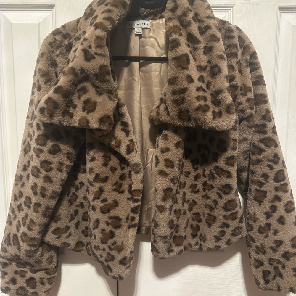 36point5 
Brown Leopard Teddy Jacket